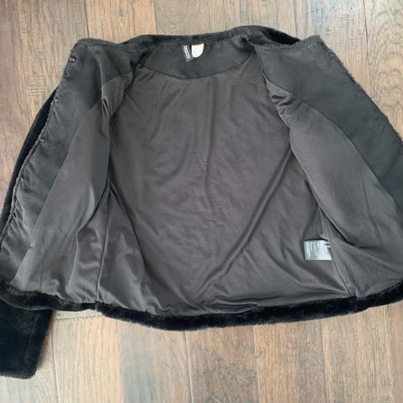 Faux Fur Cropped Jacket 🖤 - Picture 6 of 8